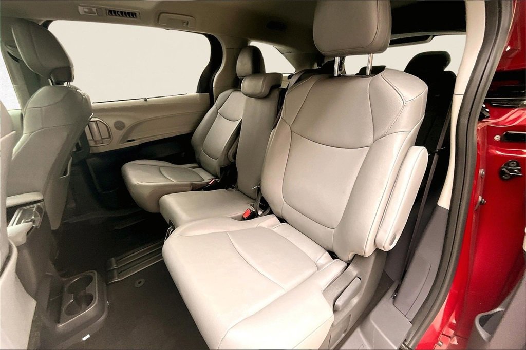 Certified 2024 Toyota Sienna XLE image 22