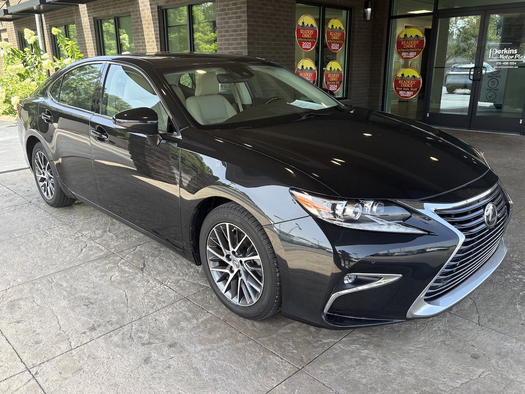 Used 2016 Lexus ES 350 w/ Luxury Package w/Wood Trim FWD image 4