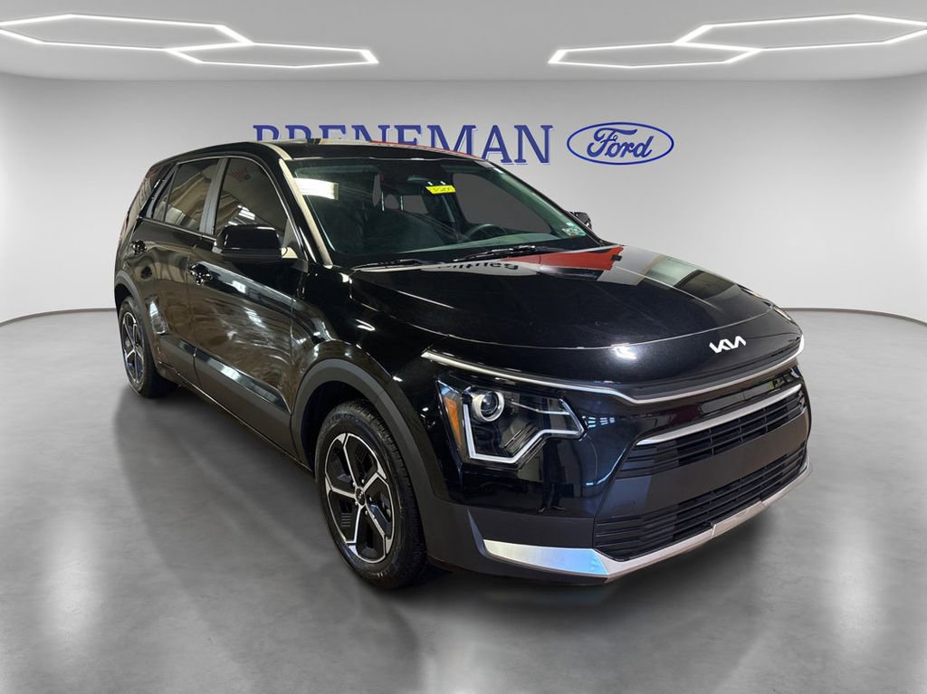 Used 2023 Kia Niro LX image 3