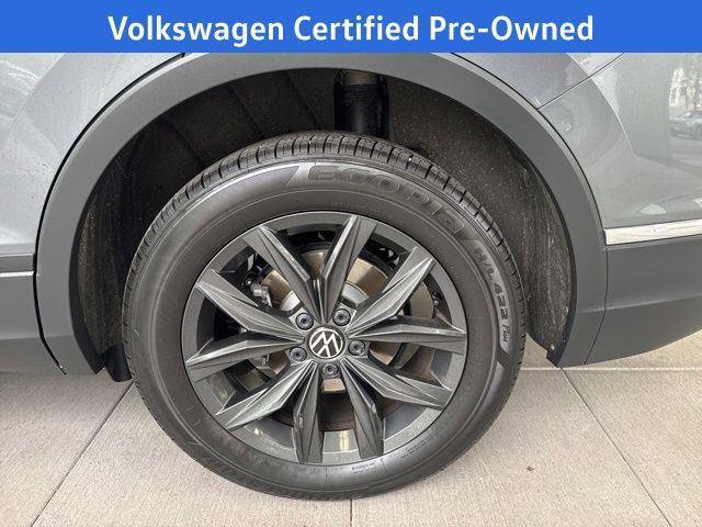 Certified 2024 Volkswagen Tiguan SE w/ Panoramic Sunroof Package AWD/4WD image 13