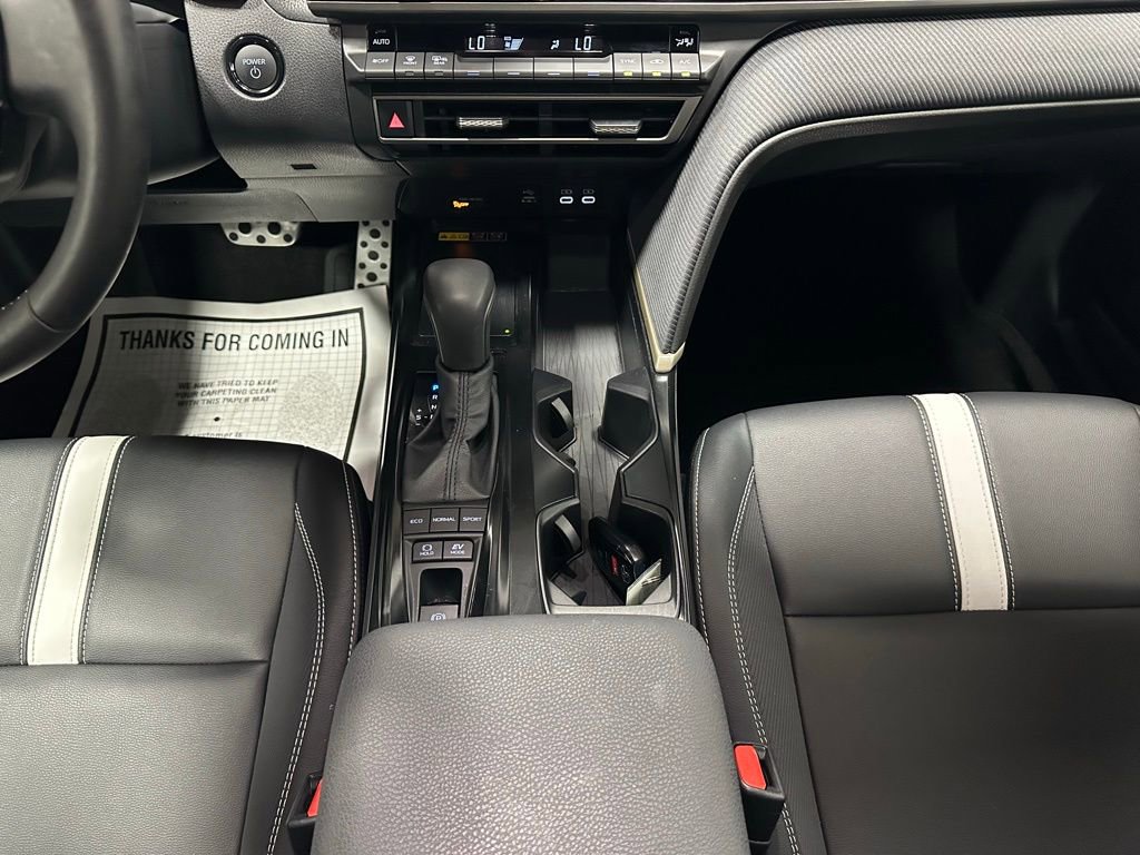 Used 2025 Toyota Camry SE image 39