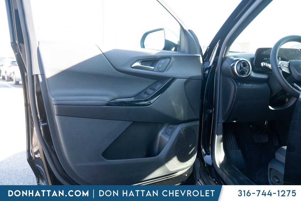 New 2027 Chevrolet Equinox LT w/ Convenience Package II FWD image 9