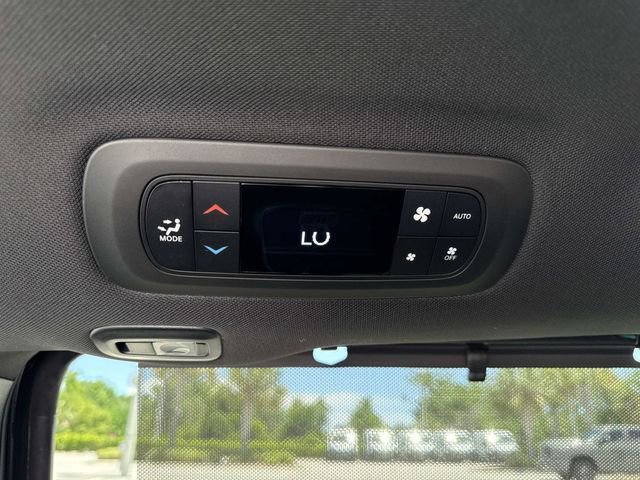 New 2027 Chrysler Pacifica Limited FWD image 14