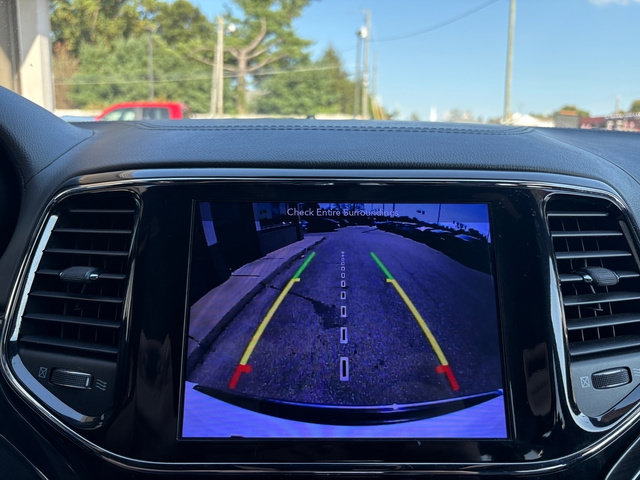 Used 2019 Jeep Grand Cherokee Overland AWD/4WD image 34