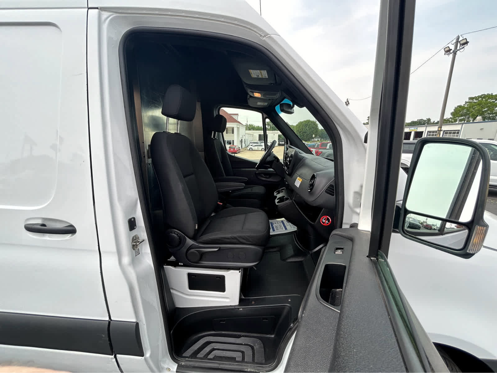 Used 2019 Freightliner Sprinter 3500 image 12