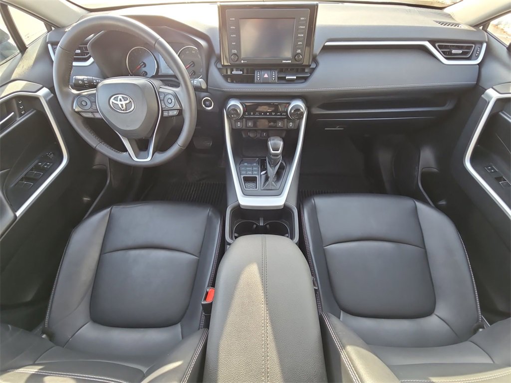Used 2022 Toyota RAV4 XLE Premium image 21