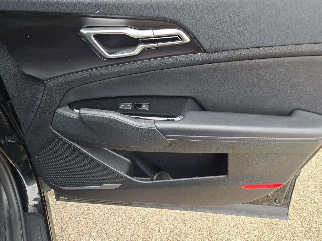 Used 2024 Kia Sportage EX image 5