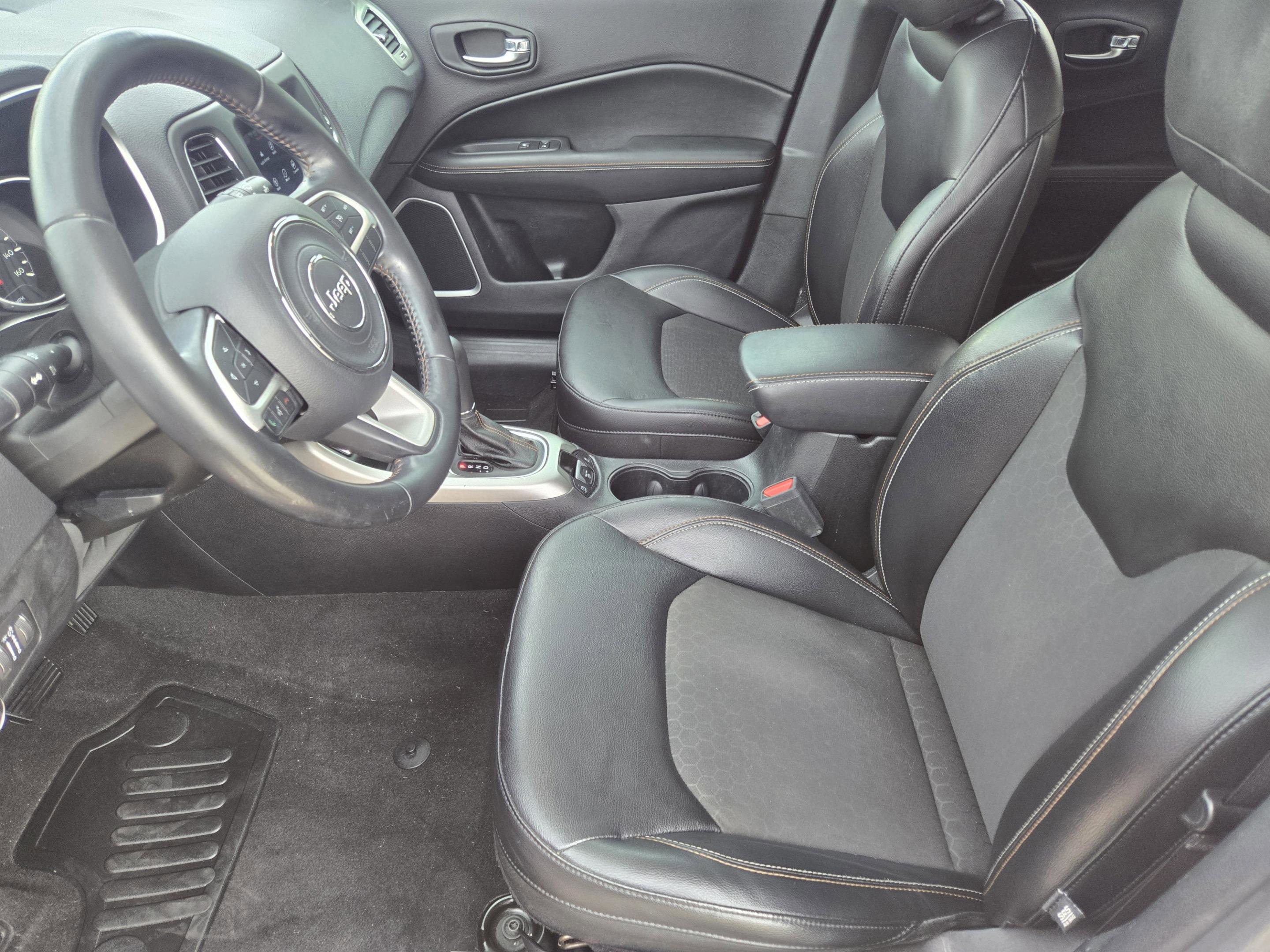 Used 2017 Jeep Compass Latitude w/ Popular Equipment Group FWD image 9