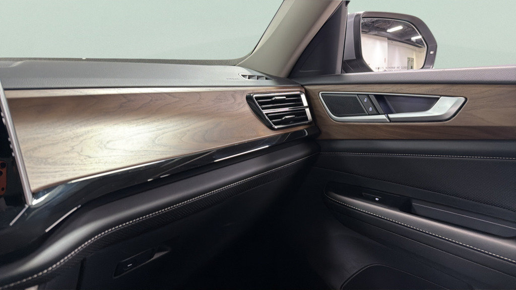 Certified 2026 Volkswagen Atlas SE FWD image 30