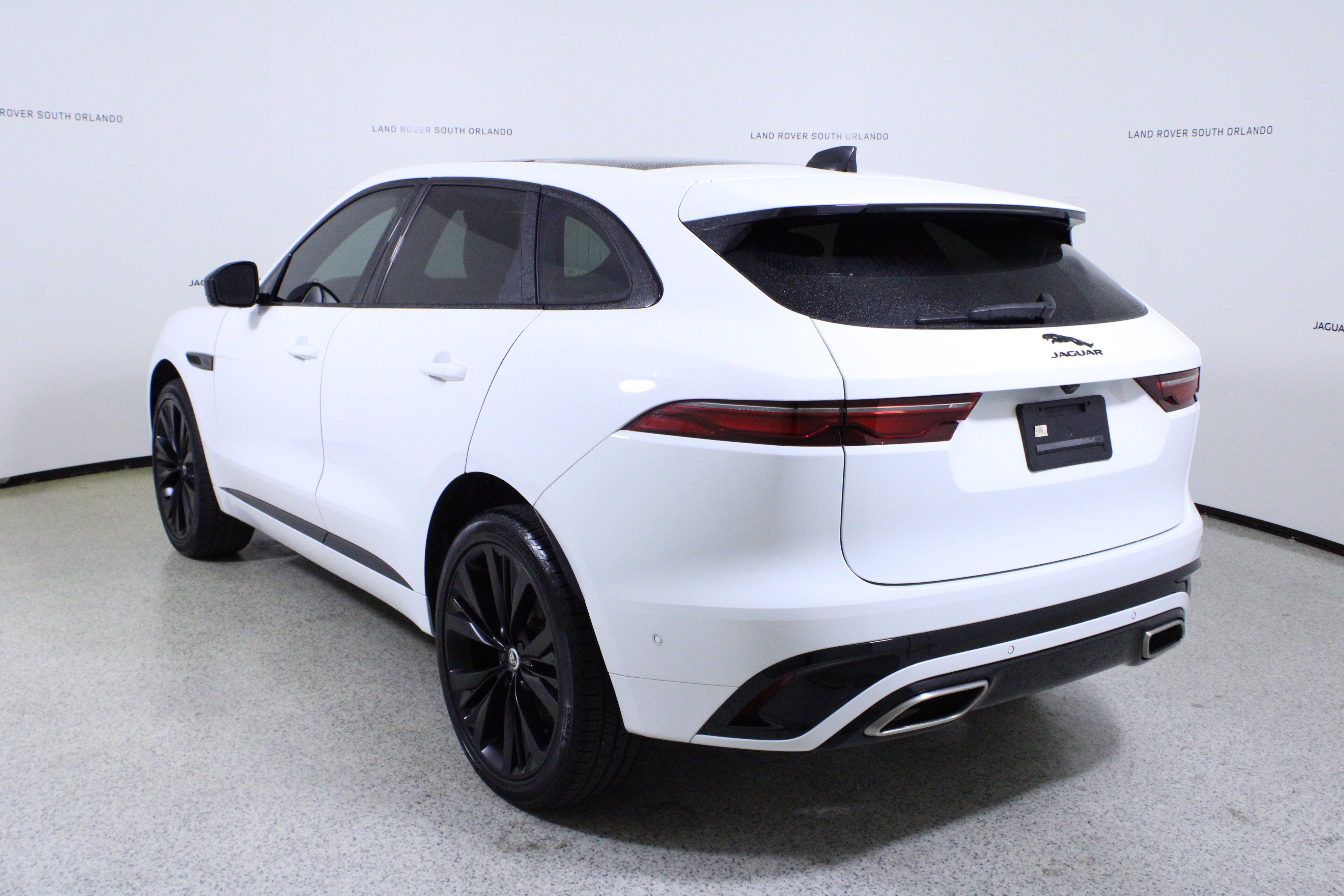 Used 2025 Jaguar F-PACE R-Dynamic S image 5