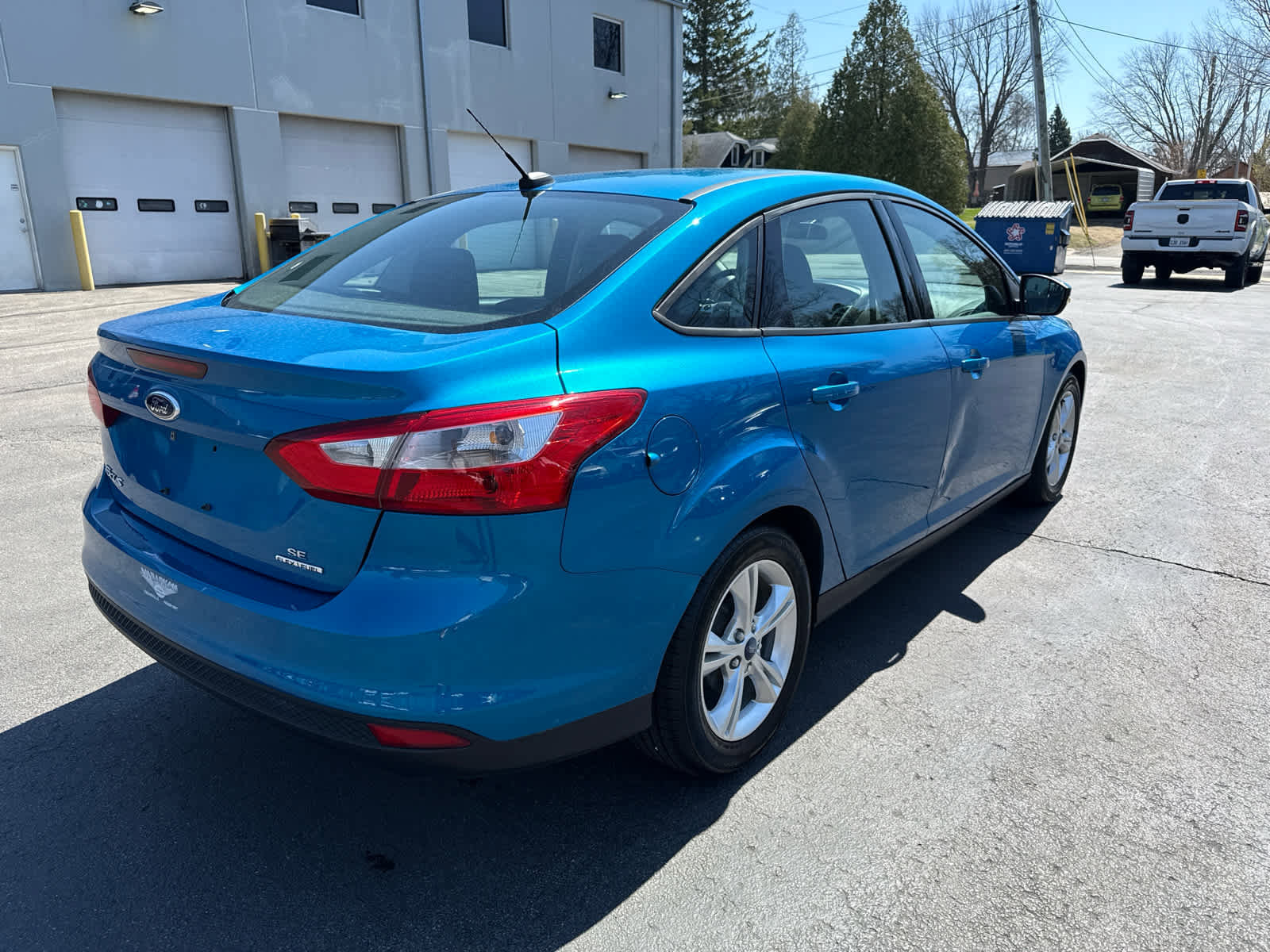 Used 2014 Ford Focus SE w/ SE Winter Package FWD image 3