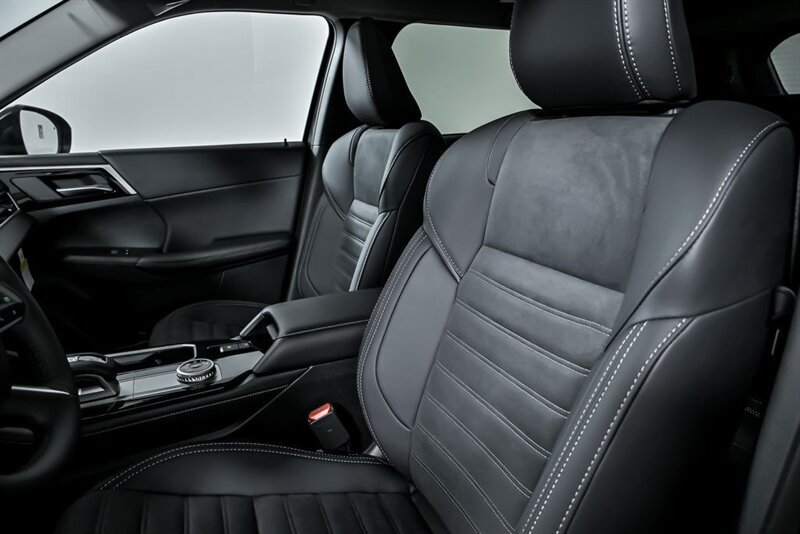 New 2025 Mitsubishi Outlander AWD image 14