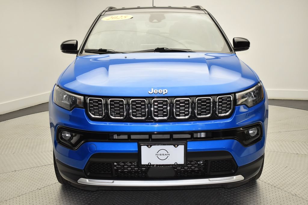 Used 2025 Jeep Compass Limited AWD/4WD image 2
