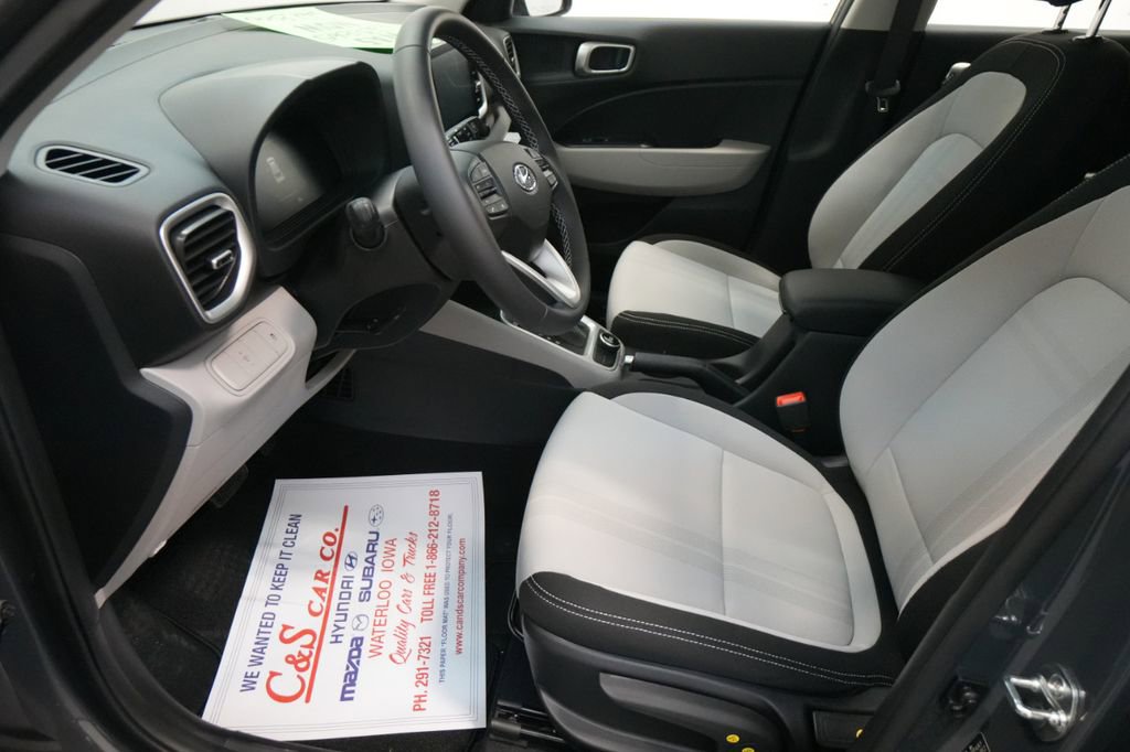 New 2024 Hyundai Venue SEL image 24