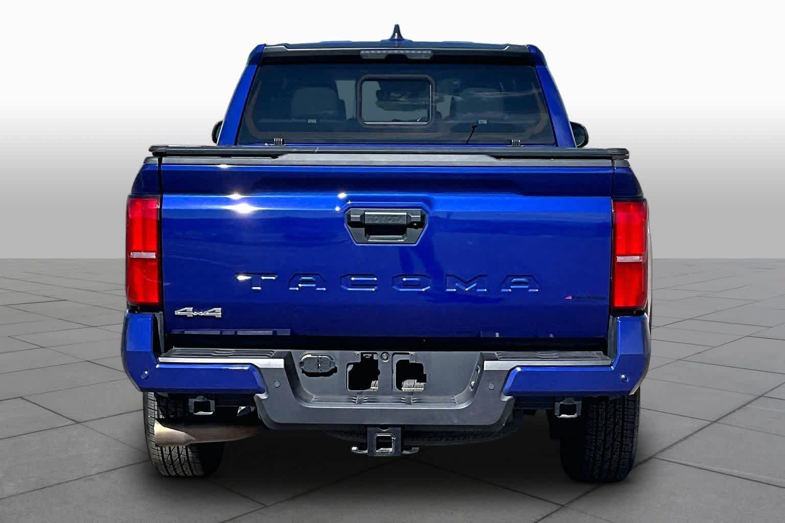 Used 2025 Toyota Tacoma SR5 AWD/4WD image 5