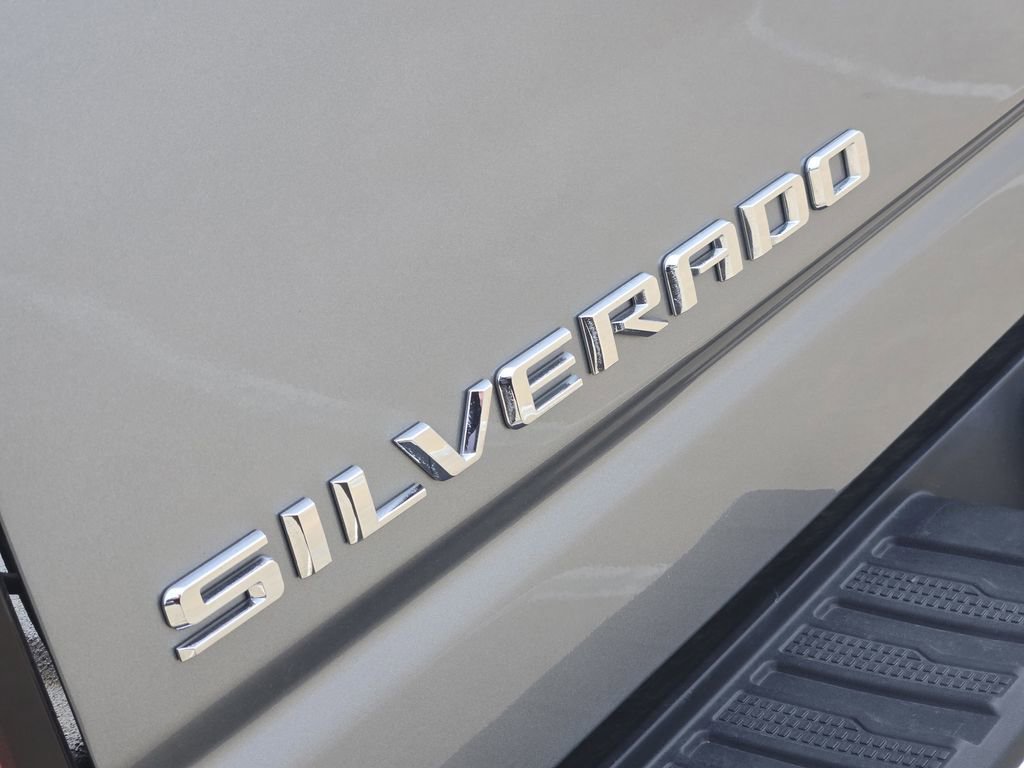 Used 2025 Chevrolet Silverado 2500 LTZ w/ LTZ Plus Package image 12