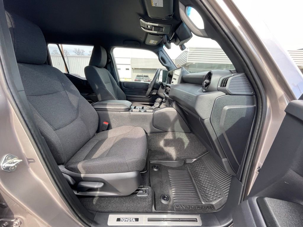 Used 2025 Toyota Land Cruiser image 25