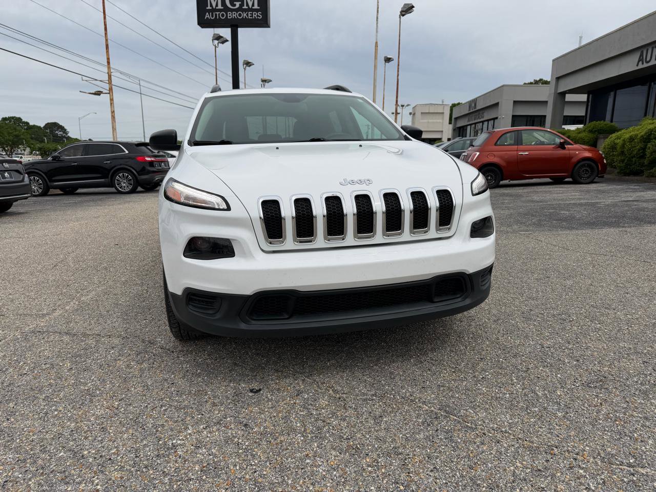 Used 2016 Jeep Cherokee Sport image 4