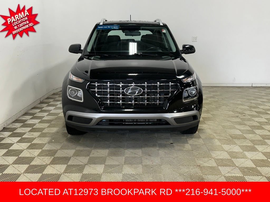 Used 2023 Hyundai Venue SEL FWD image 2