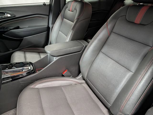 Used 2025 Chevrolet Trax RS image 10