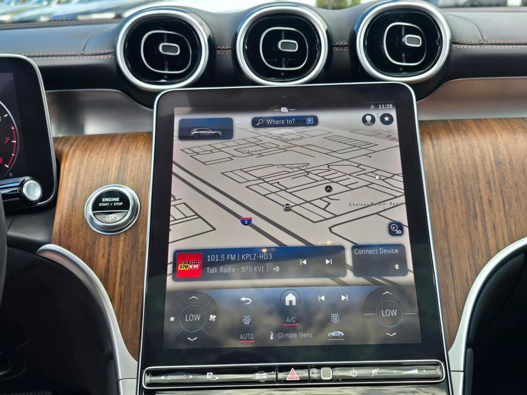 Used 2024 Mercedes-Benz GLC 300 4MATIC w/ Driver Assistance Package image 15