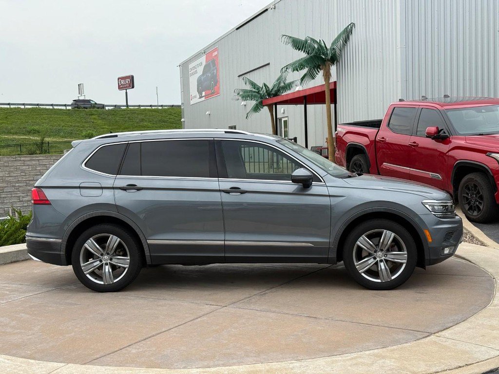 Used 2018 Volkswagen Tiguan SEL Premium AWD/4WD image 2