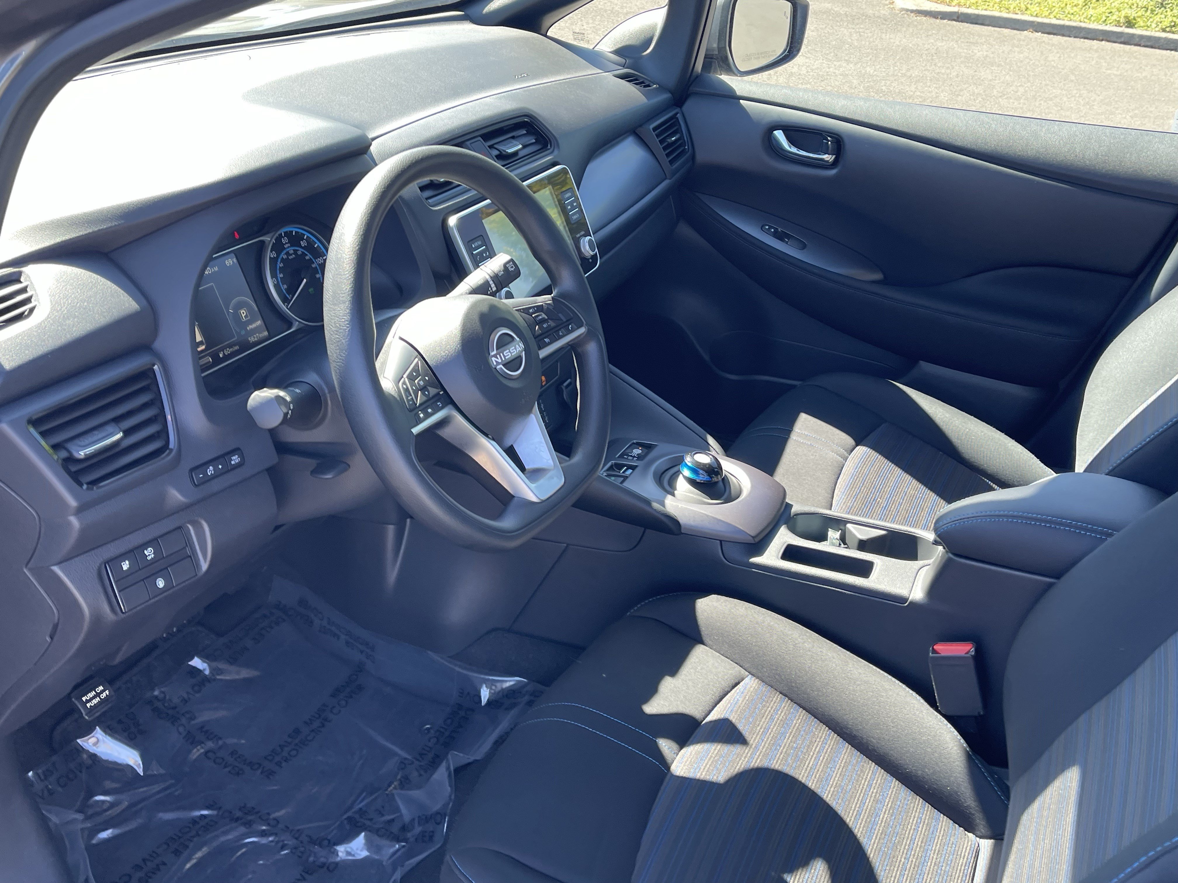 Used 2025 Nissan Leaf S FWD image 10