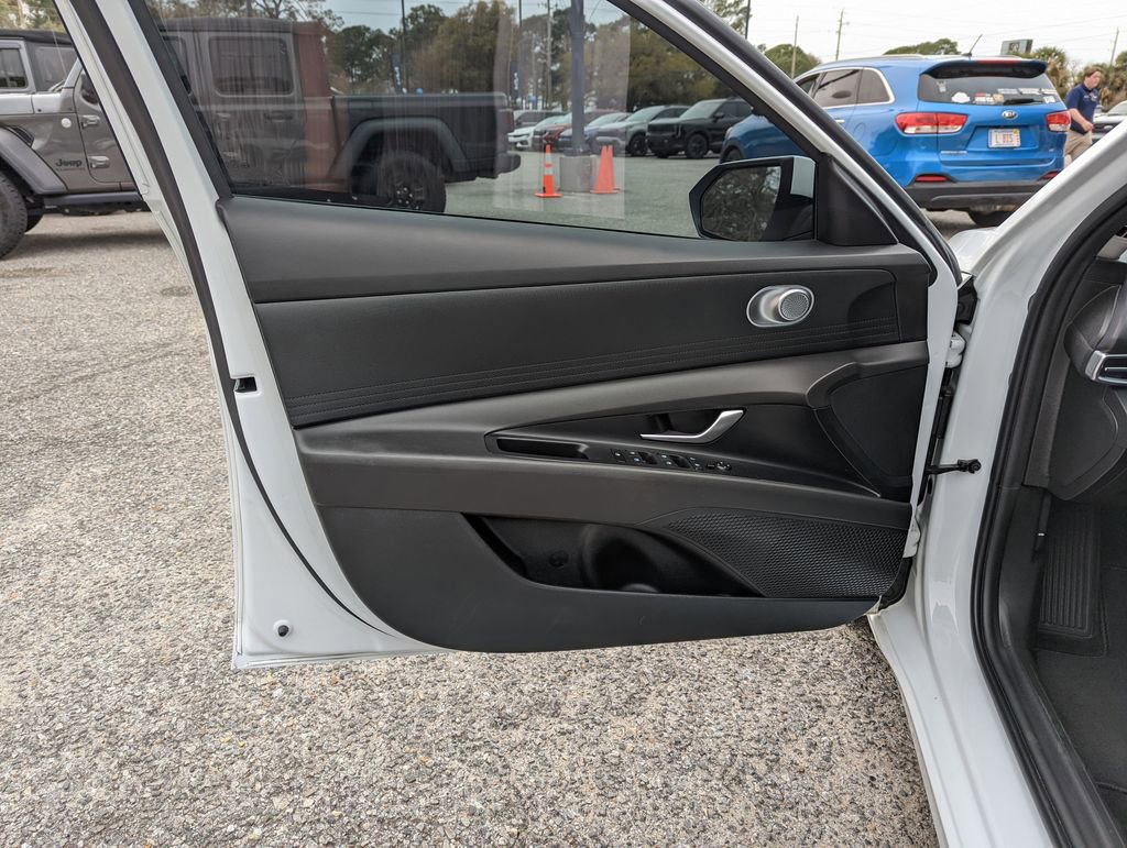 Used 2024 Hyundai Elantra SEL image 18