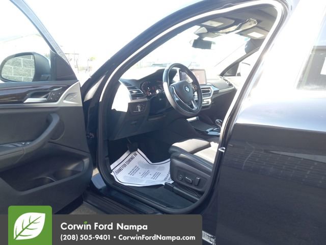 Used 2025 BMW X4 xDrive30i image 9