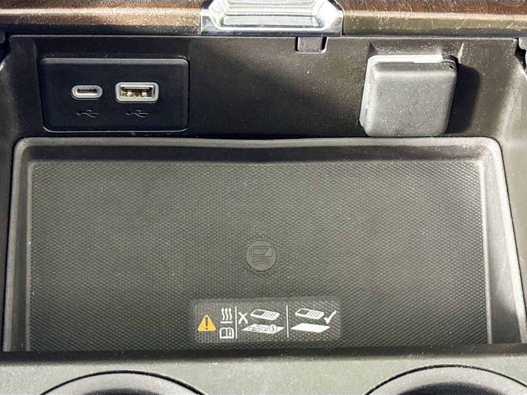 Used 2021 GMC Yukon Denali w/ Denali Premium Package image 18