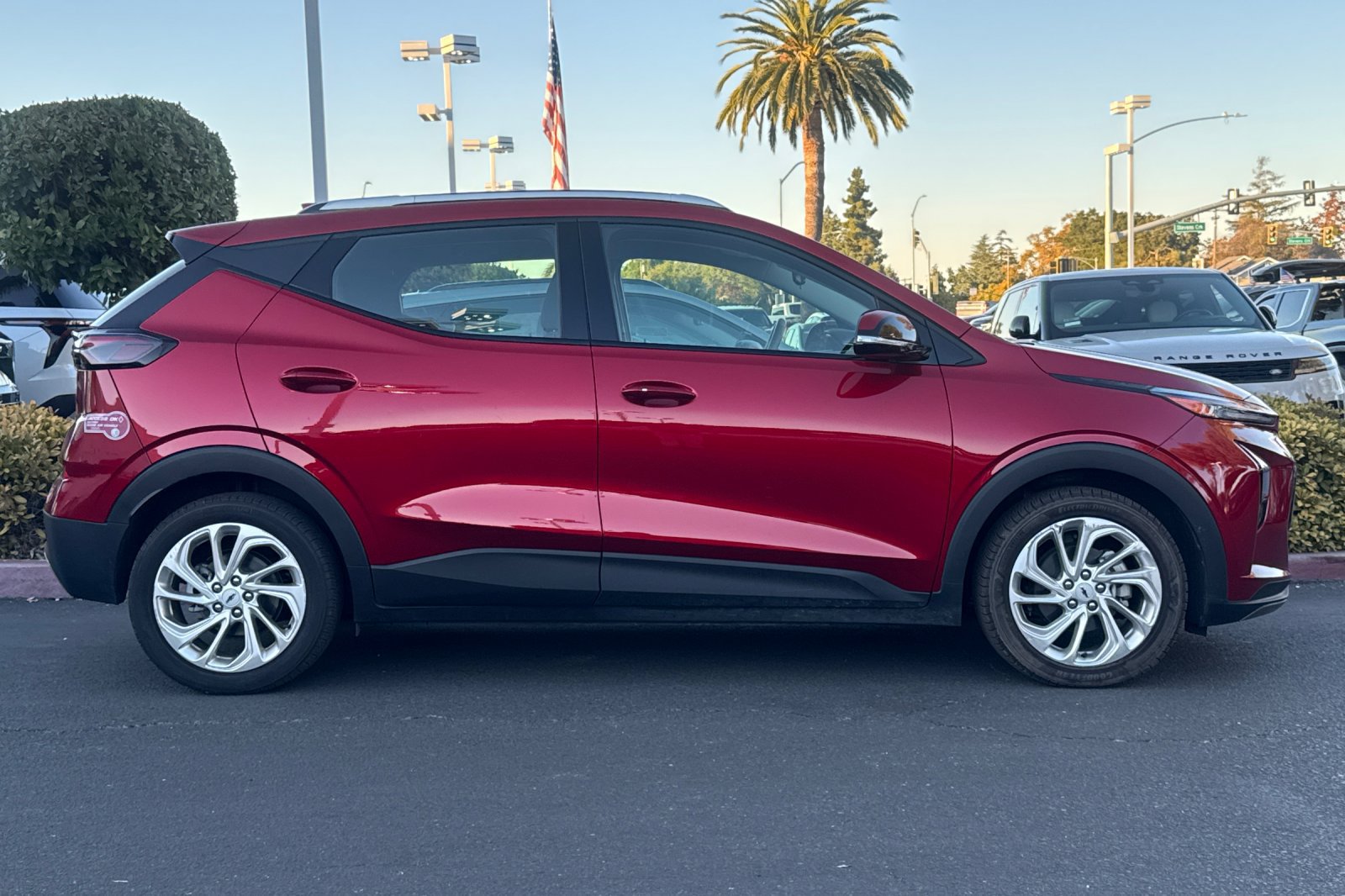 Used 2023 Chevrolet Bolt EUV LT w/ Driver Confidence Package FWD image 4