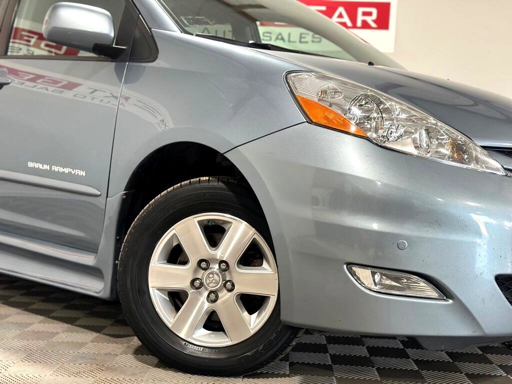 Used 2010 Toyota Sienna XLE image 9