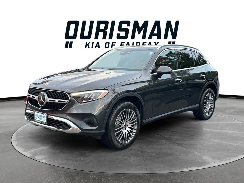 Used 2025 Mercedes-Benz GLC 300 4MATIC image 3