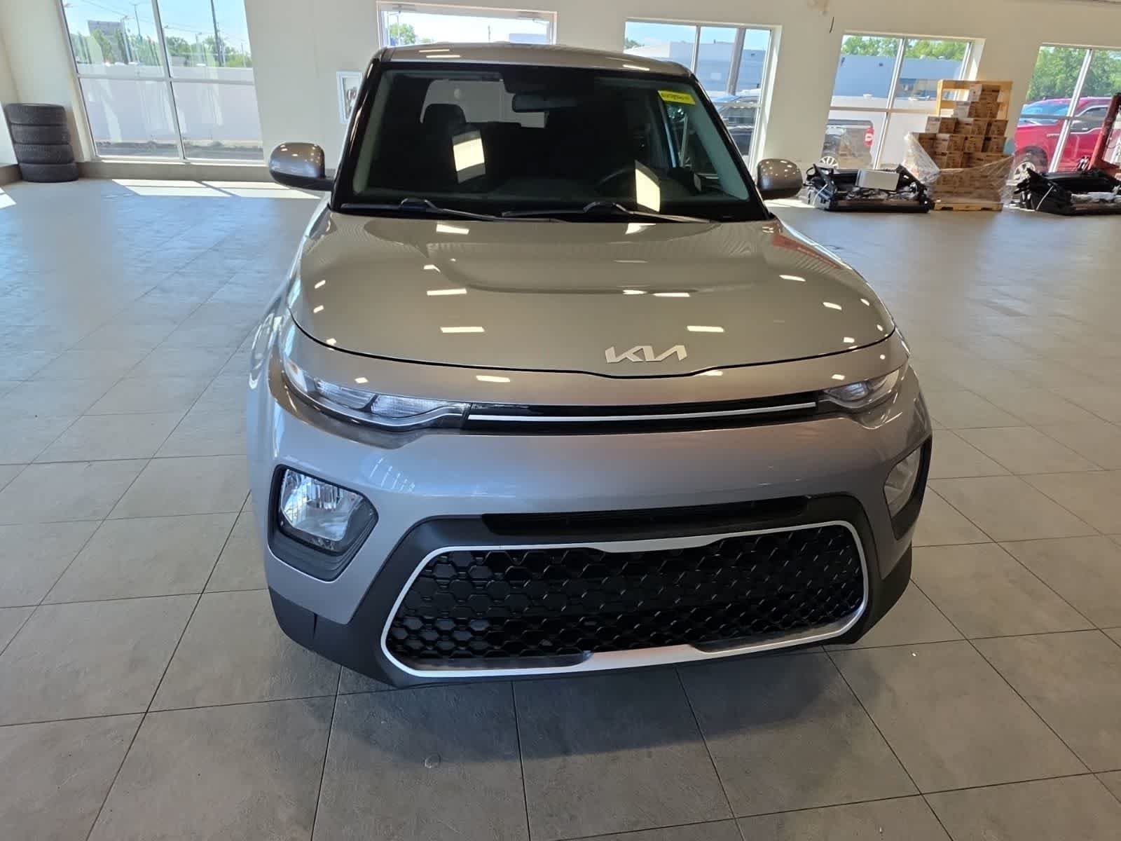 Used 2022 Kia Soul LX FWD image 3