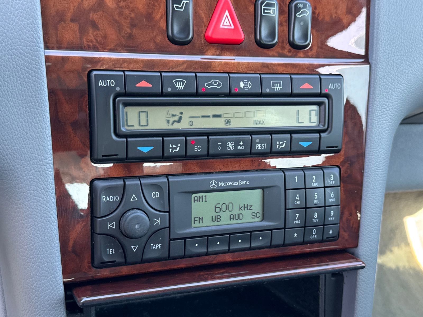 Used 2000 Mercedes-Benz E 320 Sedan image 18