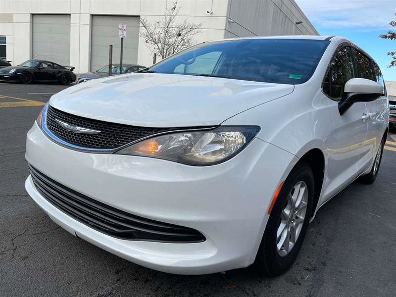 Used 2017 Chrysler Pacifica LX image 27