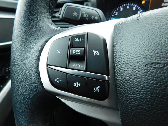 Used 2023 Ford Explorer XLT AWD/4WD image 23
