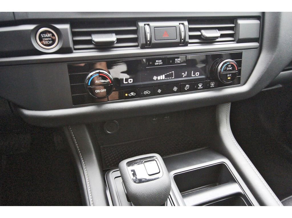 Used 2024 Nissan Pathfinder S image 25