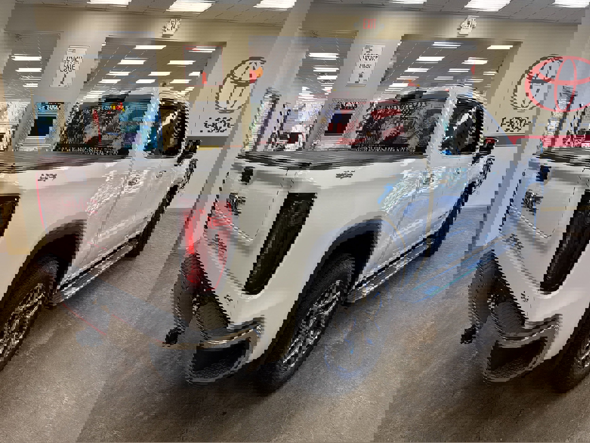 Used 2023 GMC Sierra 1500 SLT w/ SLT Premium Package image 11