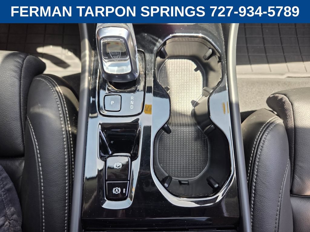 Certified 2024 Volvo XC40 B5 Plus w/ Protection Package Premier AWD/4WD image 27