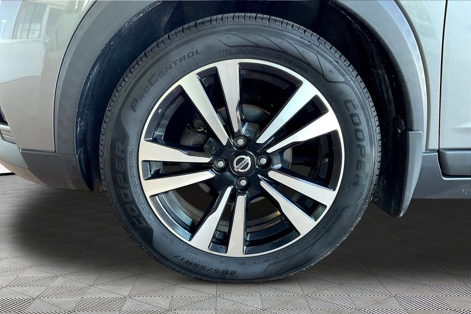 Used 2020 Nissan Kicks SV image 31