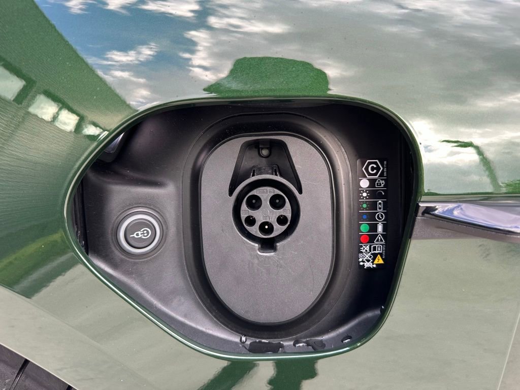 Used 2025 Porsche Taycan 4S image 40