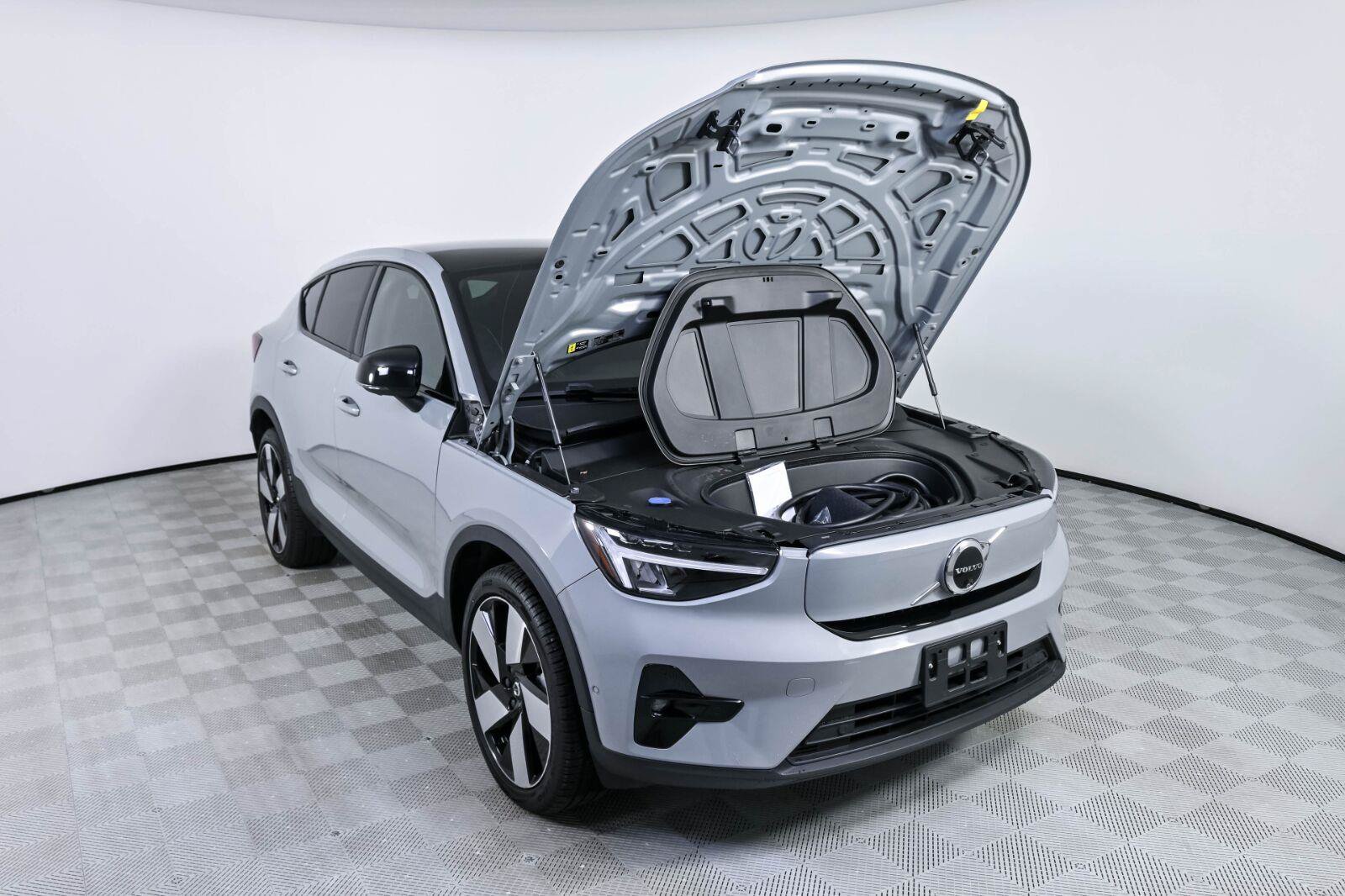 Certified 2024 Volvo C40 P8 Recharge Plus w/ Climate Package AWD/4WD image 32