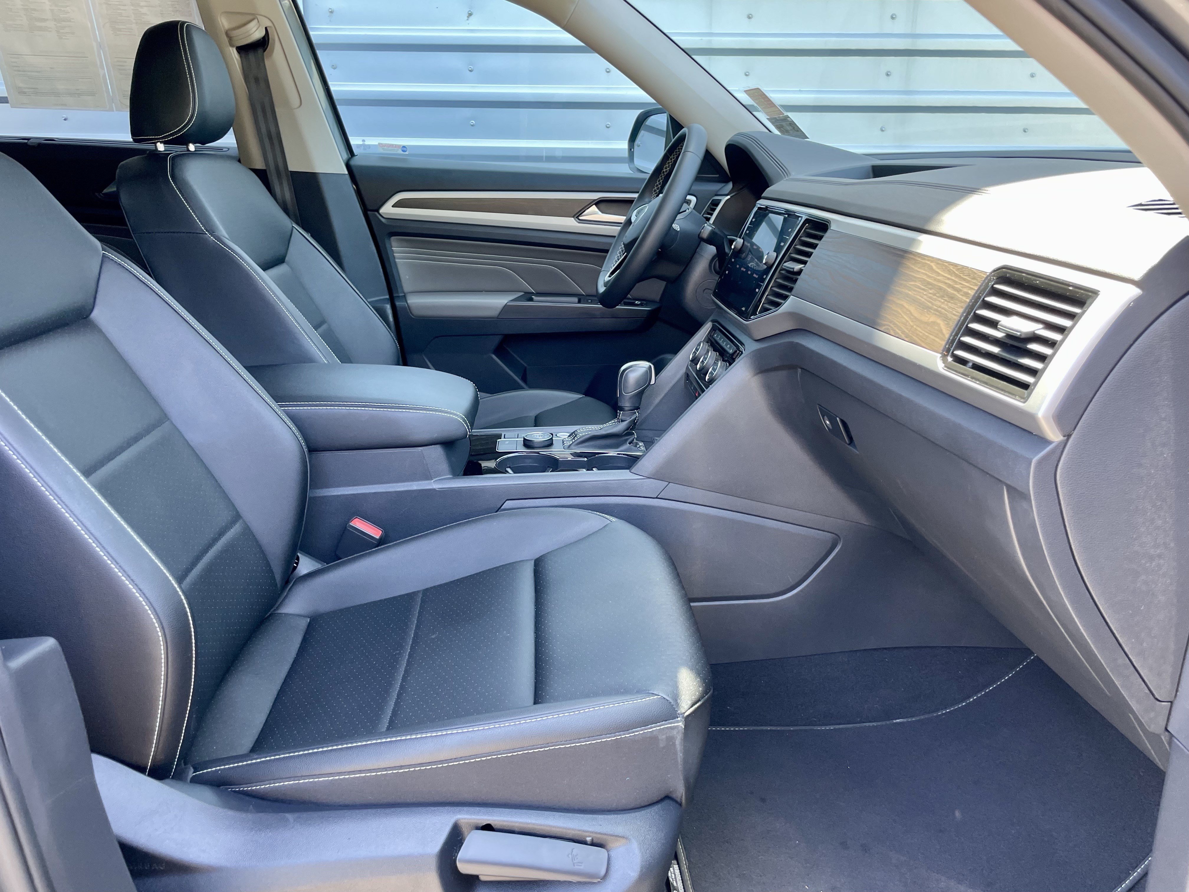 Used 2023 Volkswagen Atlas SE w/ Black Wheel Package AWD/4WD image 15
