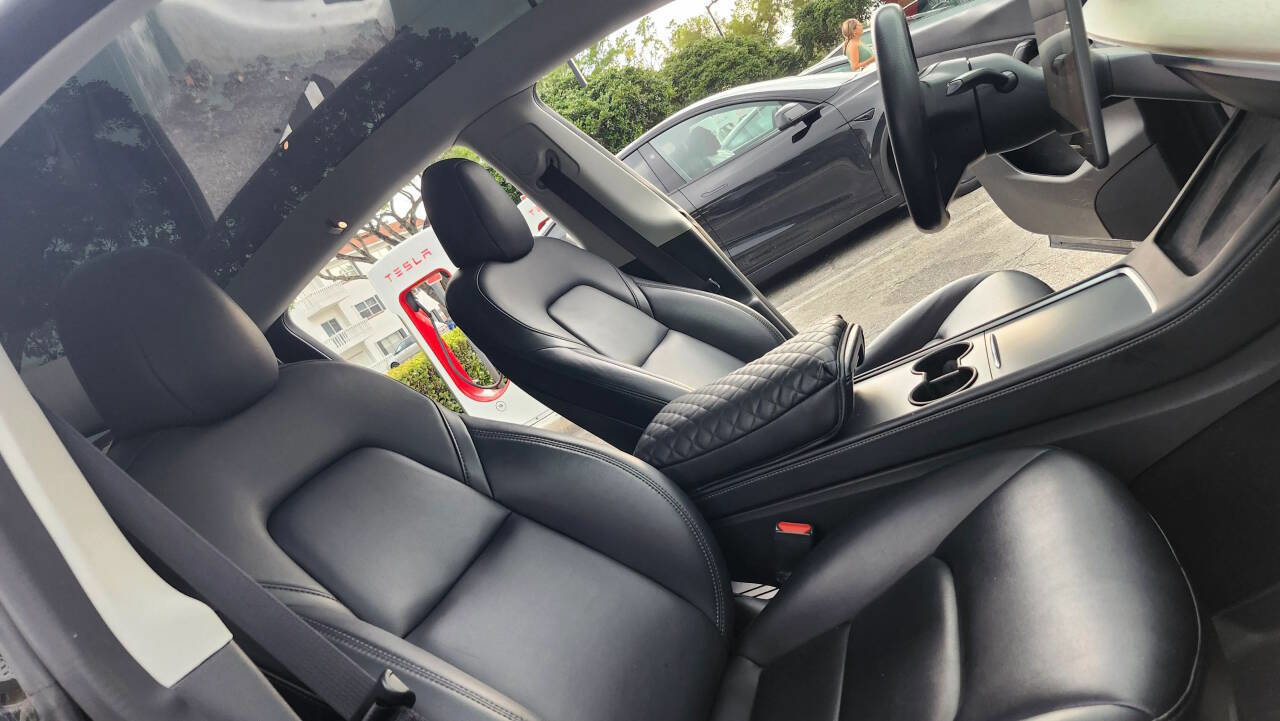 Used 2022 Tesla Model Y Long Range AWD/4WD image 21