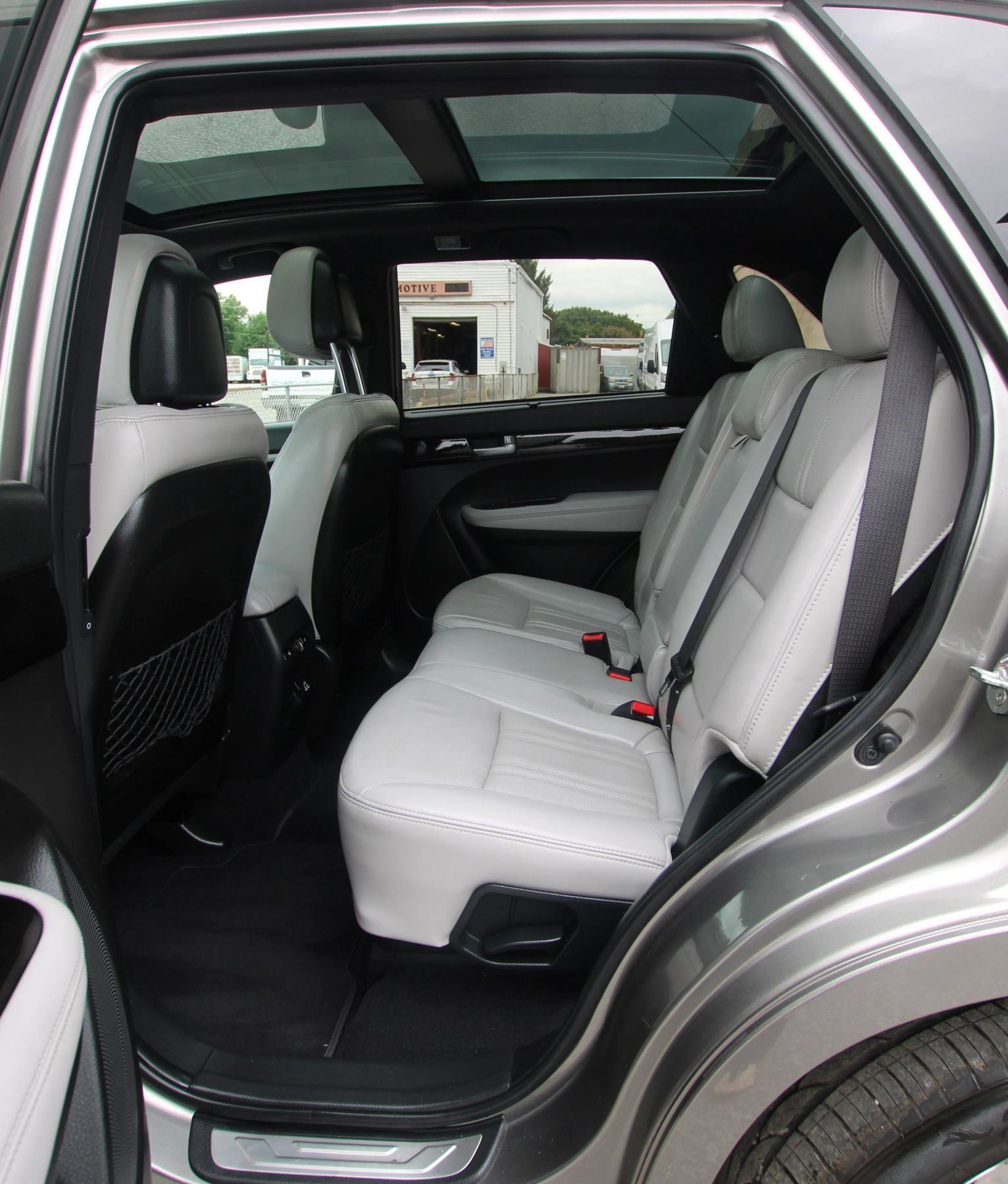 Used 2014 Kia Sorento SX w/ 3rd Row Package AWD/4WD image 11