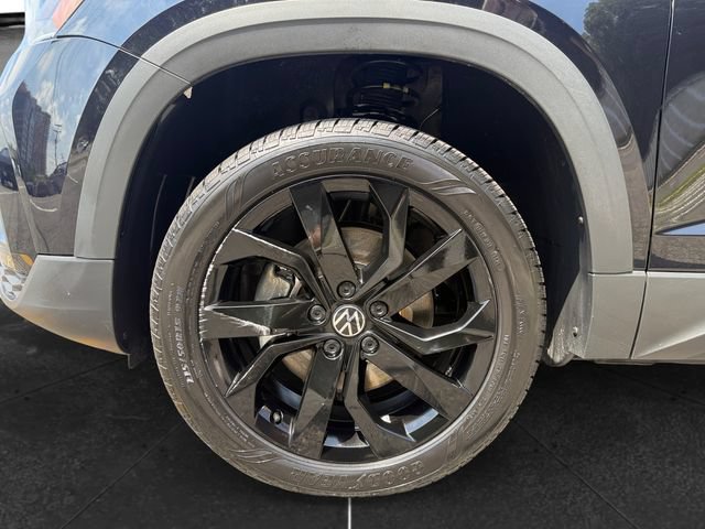 Certified 2024 Volkswagen Taos SE w/ Panoramic Sunroof Package FWD image 9