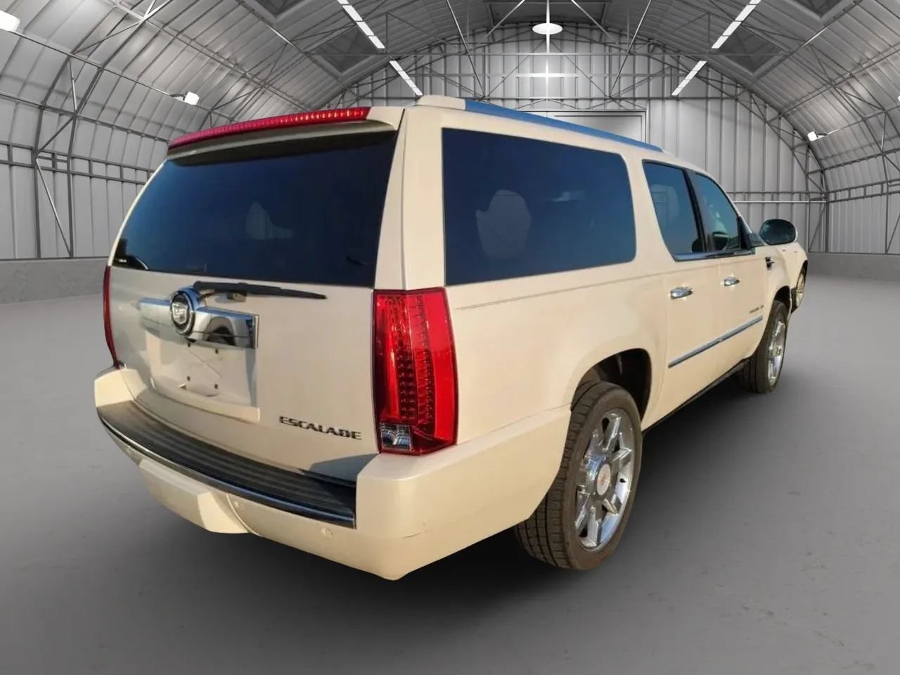 Used 2010 Cadillac Escalade ESV Premium RWD image 2