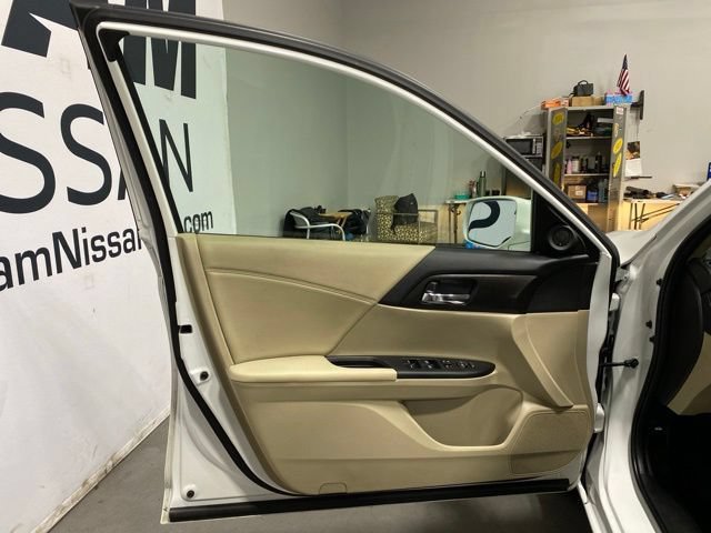 Used 2015 Honda Accord EX image 9