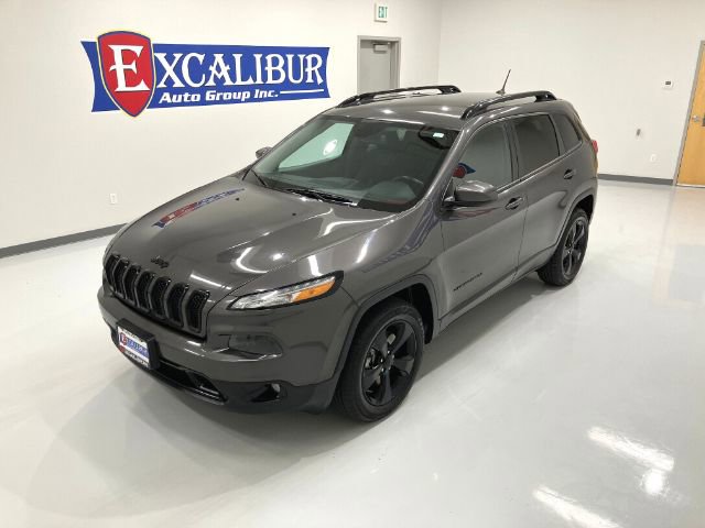 Used 2018 Jeep Cherokee Latitude w/ Altitude Package AWD/4WD image 5